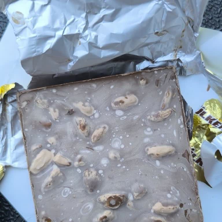 Ülker Antep Fıstıklı Çikolatada Beyazlıklar Ve Güven Sorunu