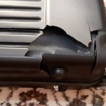 Ajet Uçuşunda Yeni Valizim Paramparça Oldu, Mağduriyetim Giderilmiyor