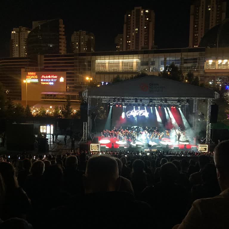 Konserde Kamera Ve Sigara Denetimi Eksikliği Hayal Kırıklığı Yarattı