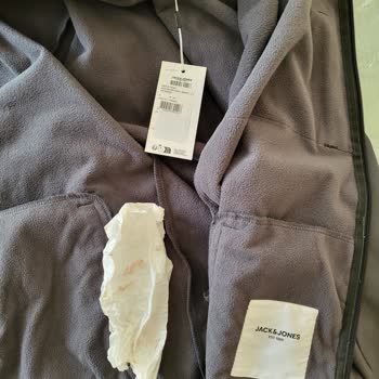 Teslim Alınan Montun İçinden Kanlı Peçete Çıkması Ve Yetersiz Müşteri Hizmeti