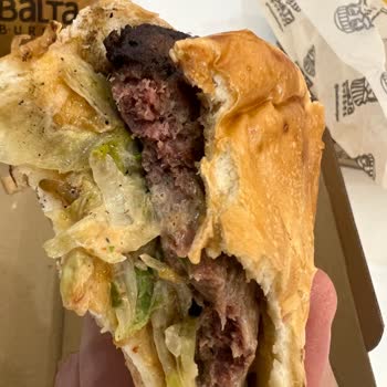 Yanık Ve Çiğ Etli Burger Hijyen Ve Lezzet Sorununa Yol Açtı