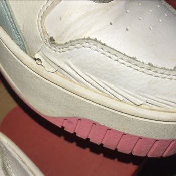 Kısa Sürede Yıpranan Ayakkabı İçin Garanti Süresi Mağduriyeti