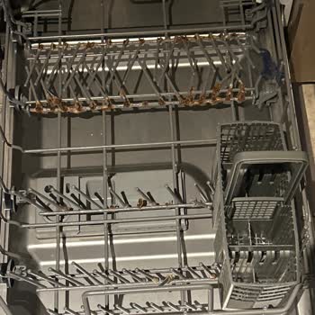 Teka Bulaşık Makinesinde Sepetlerde Kaplama Soyulması Ve Paslanma Sorunu