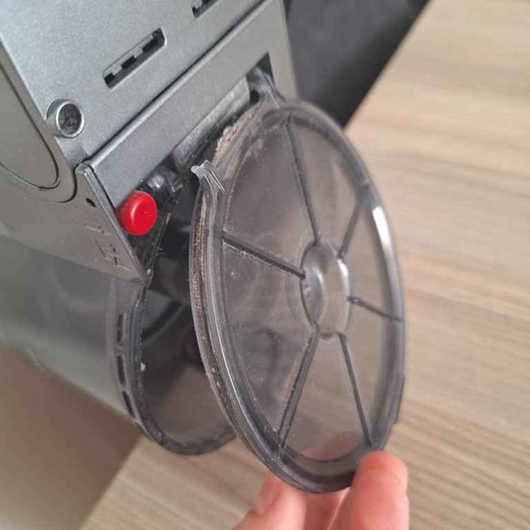 Fakir İnovator X 7269 Şarjlı Süpürgede Garanti Kapsamında Kırılan Toz Haznesi Kapağı İçin Destek Talebi