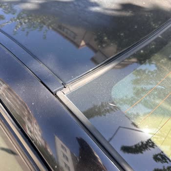 BMW 3 Serisinde Cam Fitillerinin Çatlaması Ve Dökülmesi Hayal Kırıklığı Yaşattı