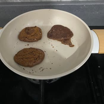 Karaca Züccaciye Ürünün “Yanmaz Yapışmaz” Özelliği Kesinlikle İşlevini Yerine Getirmiyor!