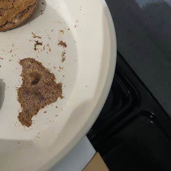 Karaca Züccaciye Ürünün “Yanmaz Yapışmaz” Özelliği Kesinlikle İşlevini Yerine Getirmiyor!