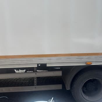 Migros Kamyonunun Tüm Gün Parkı İşlerimizi Aksatıyor, Çözüm Bekliyoruz