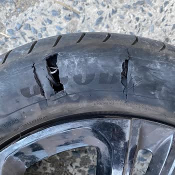 Goodyear Ultragrip Performance 2, neumático reventado en carretera