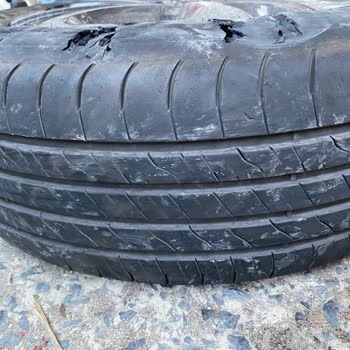 Goodyear Ultragrip Performance 2, neumático reventado en carretera