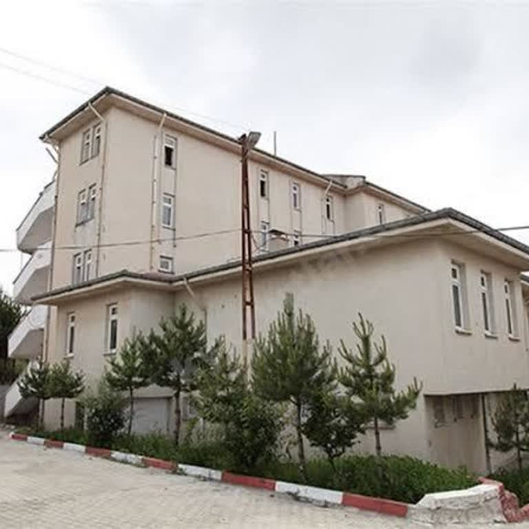 Depremzede Öğrencinin Eski Yurtta Güvensizlik Ve Nakil Talebi