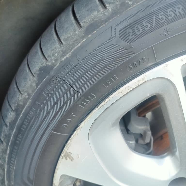 Grieta en neumático Goodyear y retraso en la garantía, experiencia mala