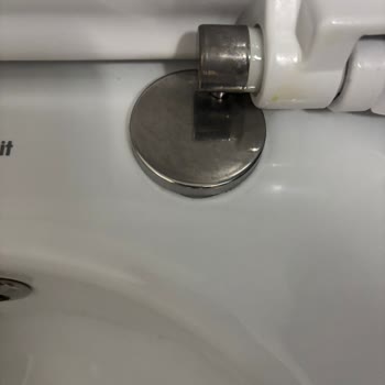 Creavit Klozet Kapağında Tekrarlayan Amortisör Arızası Mağduriyetim