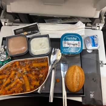 Uçuşta Yemek Seçeneği Ve Personel Davranışı Hayal Kırıklığı Yarattı