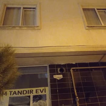 İzinsiz Kablo Çekimiyle Binamız Zarar Gördü