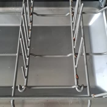 Bulaşık Makinesi Rafları Paslandı Teller Tamamen Yok Oldu Sağlık Endişesi Yaşıyorum