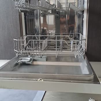 Bulaşık Makinesi Rafları Paslandı Teller Tamamen Yok Oldu Sağlık Endişesi Yaşıyorum