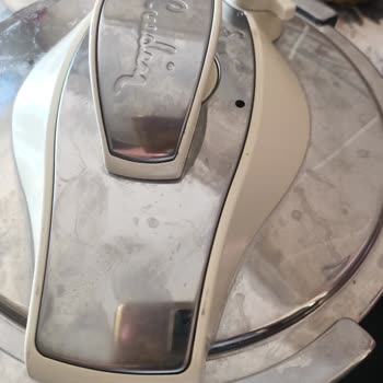 Pierre Cardin Düdüklü Tencerede Yoğun Buhar Kaçağı Ve Güvenlik Sorunu