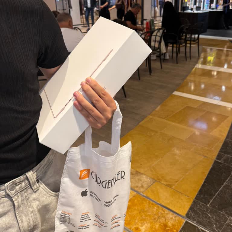 Mağaza Çalışanlarının İlgisiz Ve Kaba Davranışı Nedeniyle Olumsuz Alışveriş Deneyimi