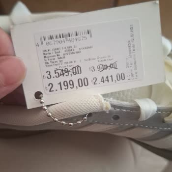 FLO’dan Aldığım Ayakkabı Lekeli Ve Kutusuz Geldi, İndirimde Fazla Ücret Alındı