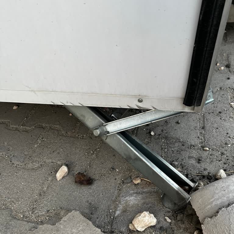 Asfalt Çalışmasında Karavanıma Zarar Verildi, Sorumluluk Alınmıyor