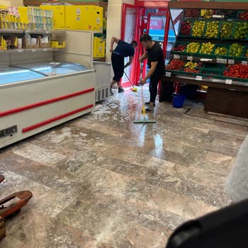 Şok Market'te Kaygan Zeminde Düşme Sonucu Cihazlarım Zarar Gördü, Mağduriyetim Giderilmedi