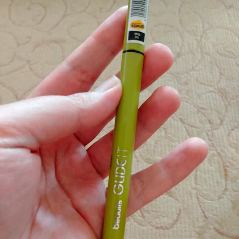 Aldığım Eyeliner Sürekli Akıyor Ve Rengini Vermiyor