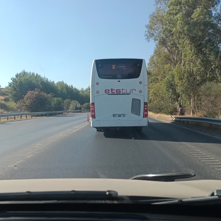 Estur Sürücüsünün Trafikte Tehlikeli Davranışları Endişe Yaratıyor