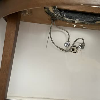 Royal Teos Otel'de Kırık Lavabo Ve Yetersiz Hizmet Nedeniyle Mağduriyet