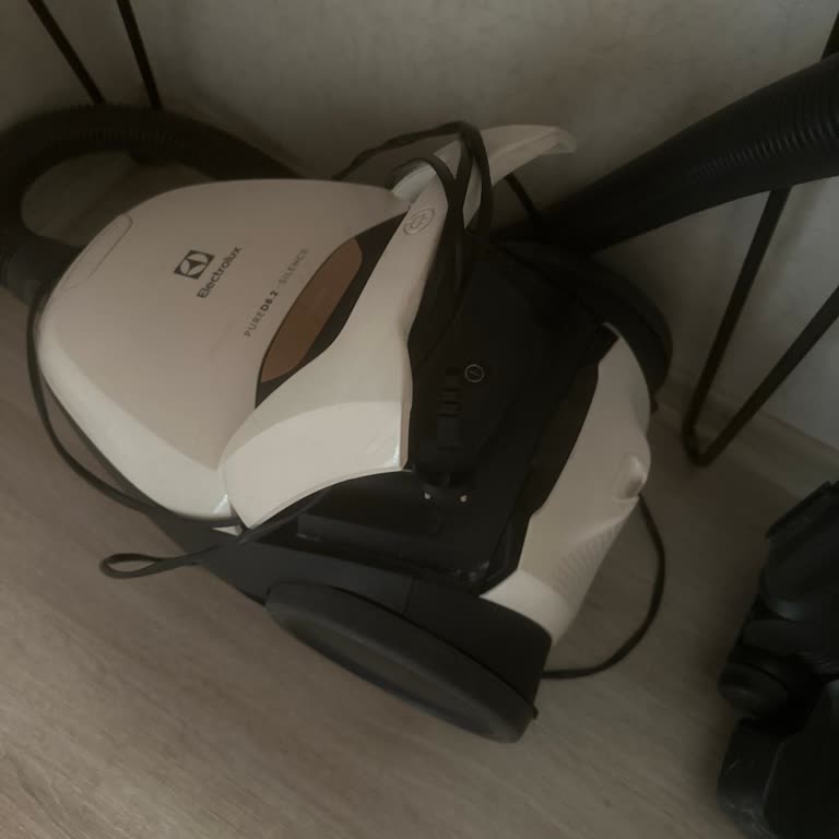 Electrolux Elektrik Süpürgesinde Sürekli Kablo Sarma Sorunu Ve Garanti Problemleri