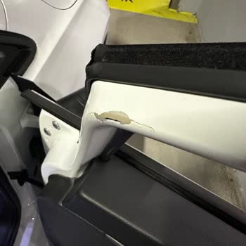 Sıfır Kilometre Volkswagen Golfte Boya Atması Ve Lokal Boya Sorunu