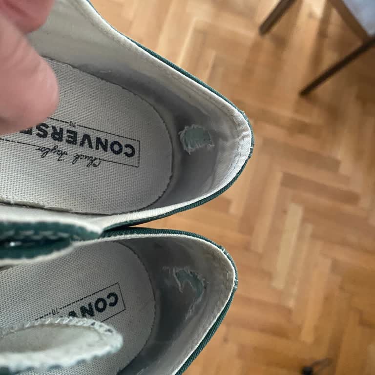 Kısa Sürede İç Astarı Yırtılan Converse Ayakkabı Değişim Talebi