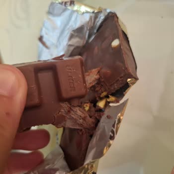 Çikolatadan Çıkan Naylon Parçası Sağlığımı Ve Güvenimi Tehdit Etti