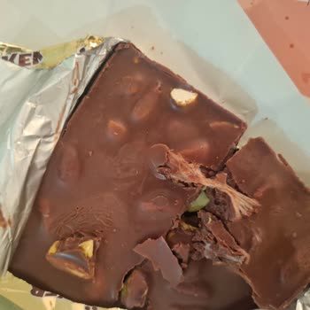 Çikolatadan Çıkan Naylon Parçası Sağlığımı Ve Güvenimi Tehdit Etti