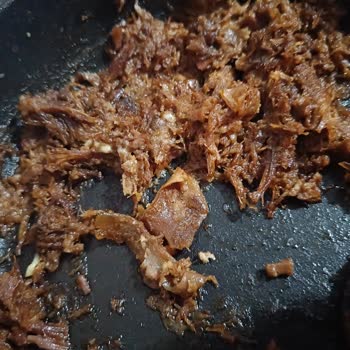 Aldığım Kavurmada Yabancı Parçalar Ve Ağır Tat Sorunu Yaşadım