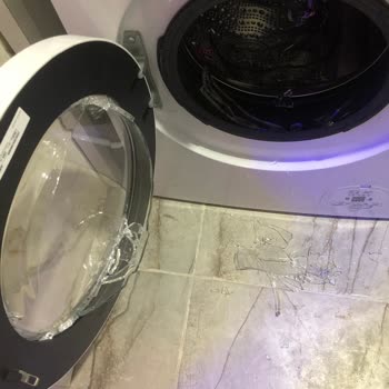 Sıfır Alınan Bosch Çamaşır Makinesinin Camı Patladı, Servis İlgisizliği Mağduriyet Yarattı