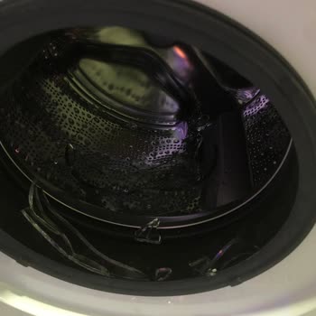 Sıfır Alınan Bosch Çamaşır Makinesinin Camı Patladı, Servis İlgisizliği Mağduriyet Yarattı