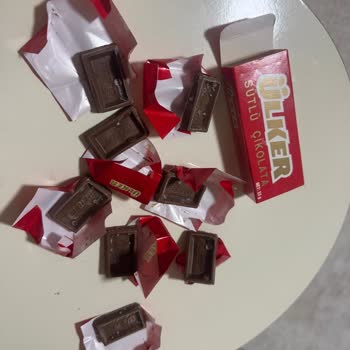 Son Kullanma Tarihi Geçmemiş Çikolatanın Küflü Çıkması Endişelendirdi