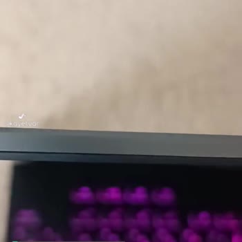 Asus Tuf Laptop Üst Kısım Ekran Birleşiminde Açıklık Var