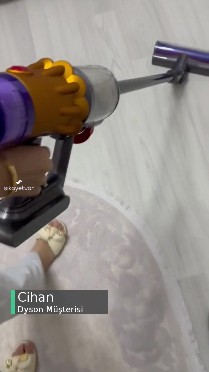 Dyson V12 Halı Süpürme Başlığının Gürültülü Çalışması videonun kapak resmi