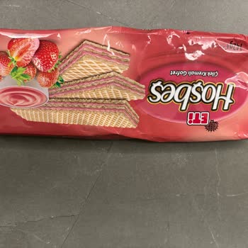 Çilekli Gofretin İçinden Siyah Yabancı Madde Çıktı