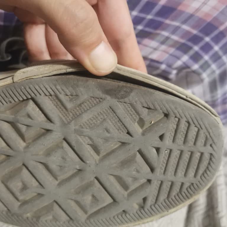Converse Ayakkabımın Tabanı Kısa Sürede Çıktı Garanti İade Talebim Reddedildi