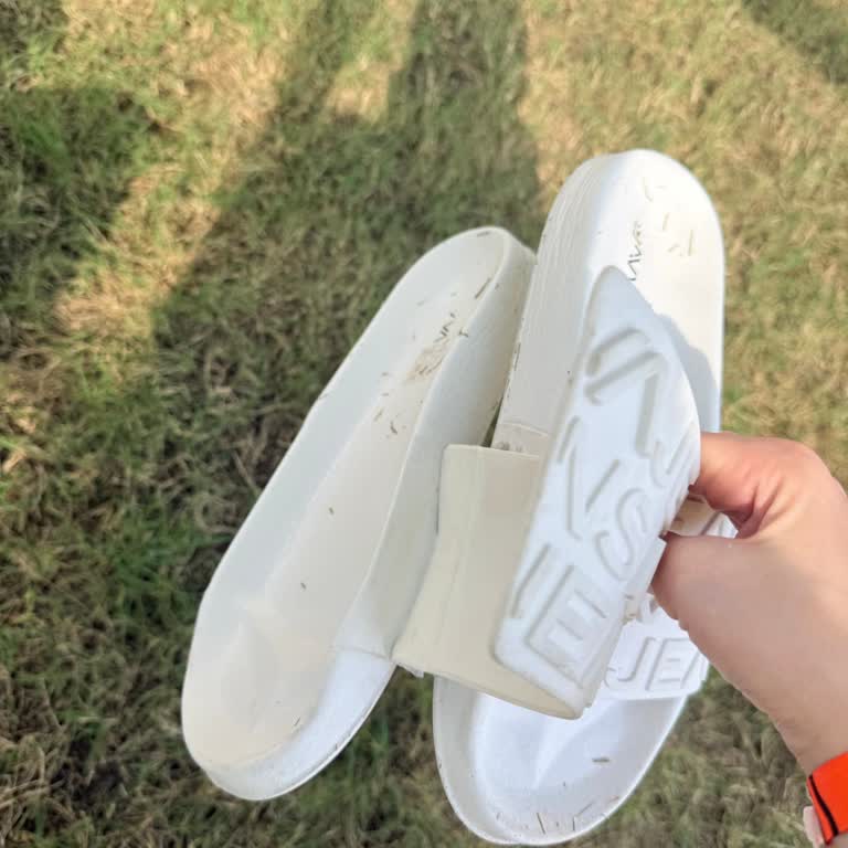 İkinci Günde Yırtılan Terlik İçin Ücret İadesi Talebim Var