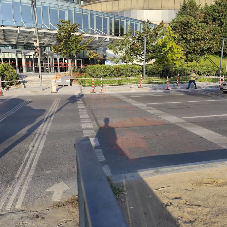 Bakırköy Marmara Forum AVM'de Personel Girişi Ve Yaya Güvenliği Sorunu