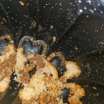 Aldığım Döküm Kek Kalıbı Kullanılamaz Durumda, Ücret İadesi Talep Ediyorum