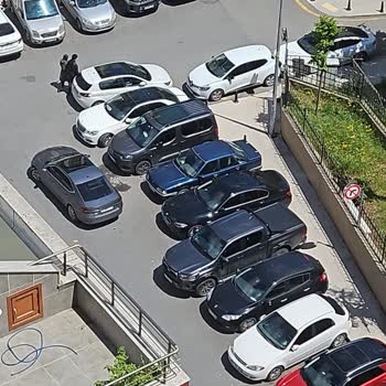 Ümraniye'de Uygunsuz Park Sorunu Yayaları Ve Trafiği Mağdur Ediyor