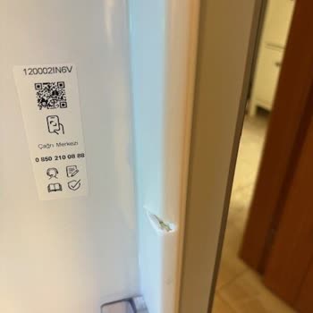 Yeni Alınan Buzdolabında Yırtık: Teslimat Sonrası Hayal Kırıklığı