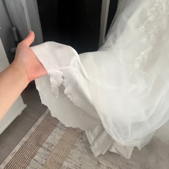 Yırtık Gelinlik Teslim Edildi Ücret İadesi Talep Ediyorum