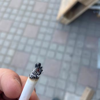 Marlboro Edge Blue Sigara Paketlerinde Sürekli Kalite Sorunu Ve Yabancı Madde Çıkması