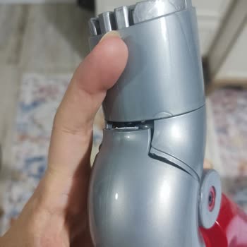 Dyson V12 Süpürge Ek Aparatı Rutin Kullanımda Kırıldı, Garanti Kapsamında Destek Talebi